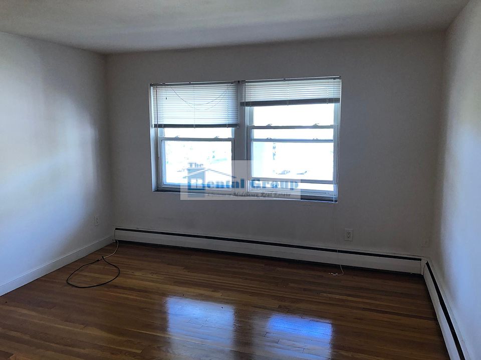 2nd image of 100 Main St #10/82