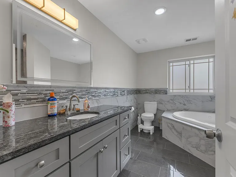 5977 Nightingale St — Photo 24