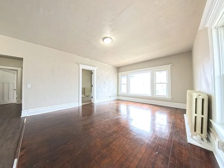 511 W State St — Photo 4