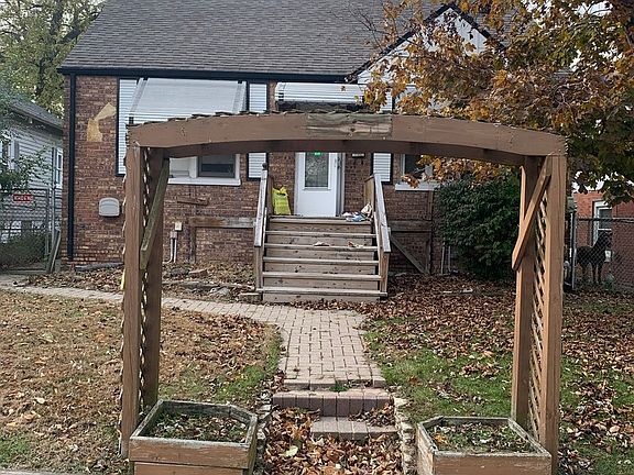 3rd image of 18124 Oakwood Ave