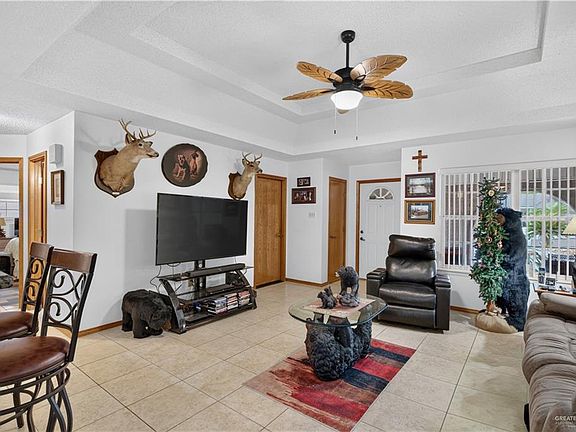 5th image of 802 Lake View Dr