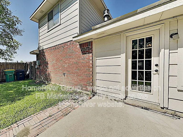 2115 Camelot Dr — Photo 13