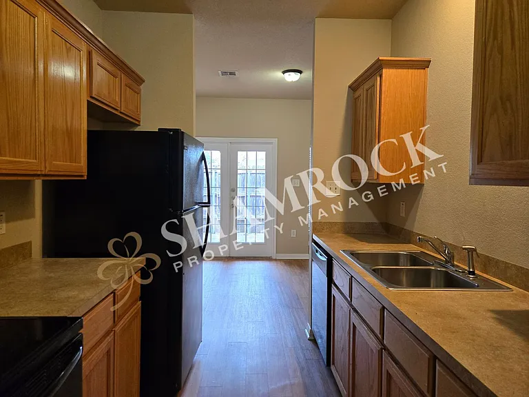 2117D Columbus Ave — Photo 5