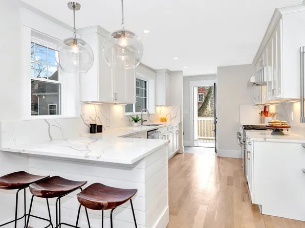 136 Rindge Ave, Cambridge, MA 02140