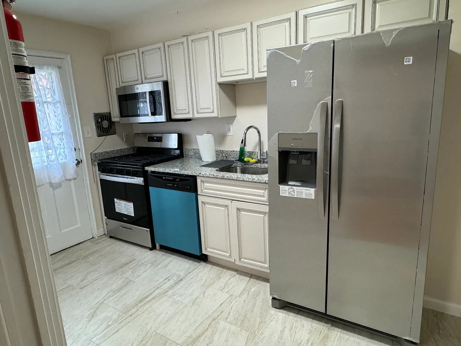 5 bed, 1280 sqft, $3,500 — Photo 4