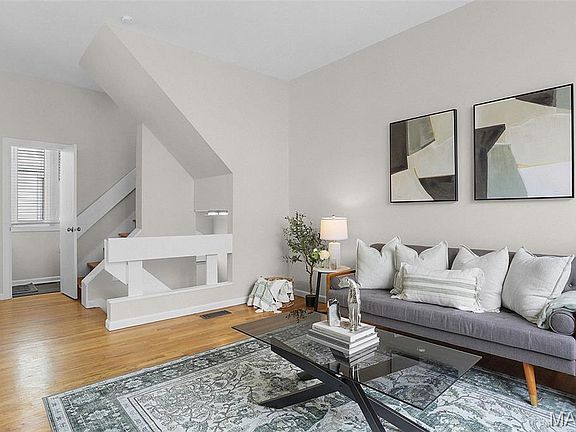 5th image of 8 Columbus Square Dr