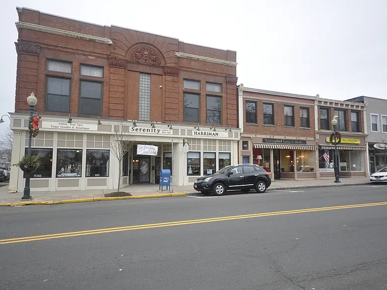 116 Center St — Photo 3