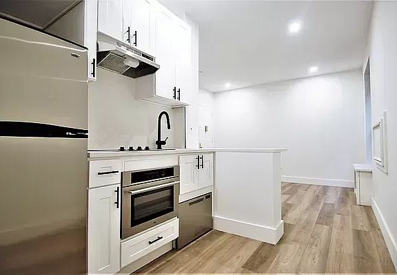 3rd image of 2785 Broadway #4