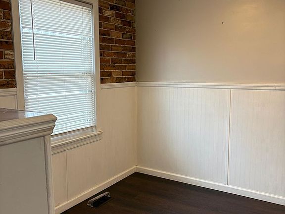 4th image of 1034 Lincoln Ave