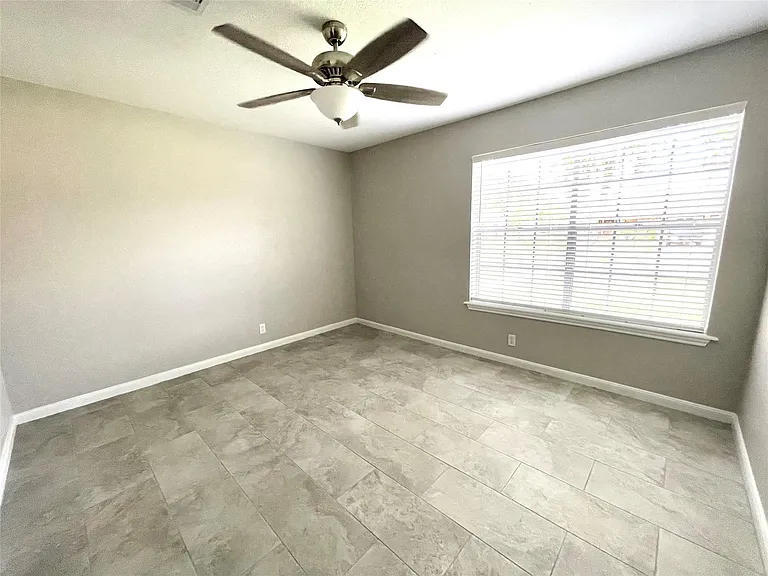 321 Petunia St — Photo 9
