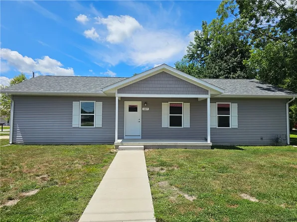 107 S Illinois St, Toledo, IL 62468