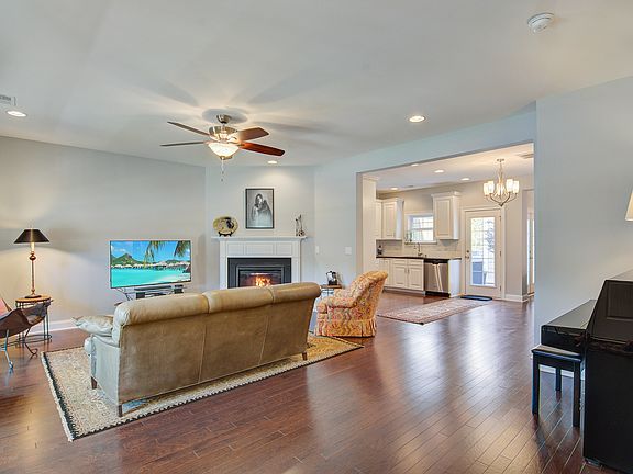 2nd image of 3498 Yarmouth Dr