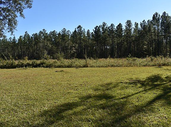 4th image of 404 SE Holly Hill Dr