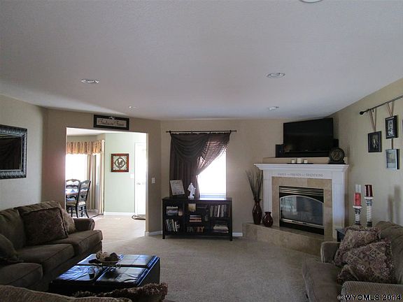 2nd image of 3431 Vista Royale