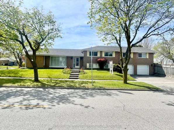 1 Goodland Gate, Toronto, ON M1S 1V4