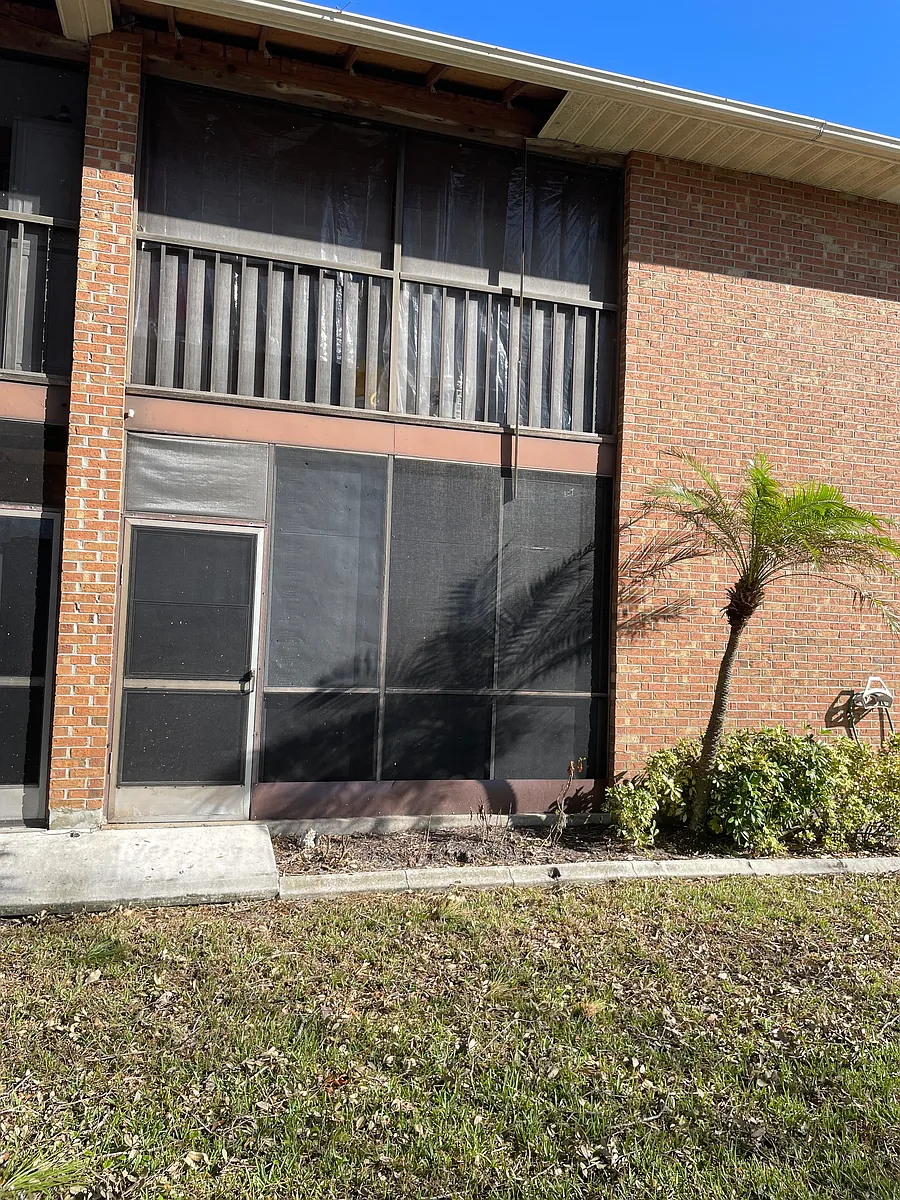 Building Photo - 211 Airport Ave W #111
