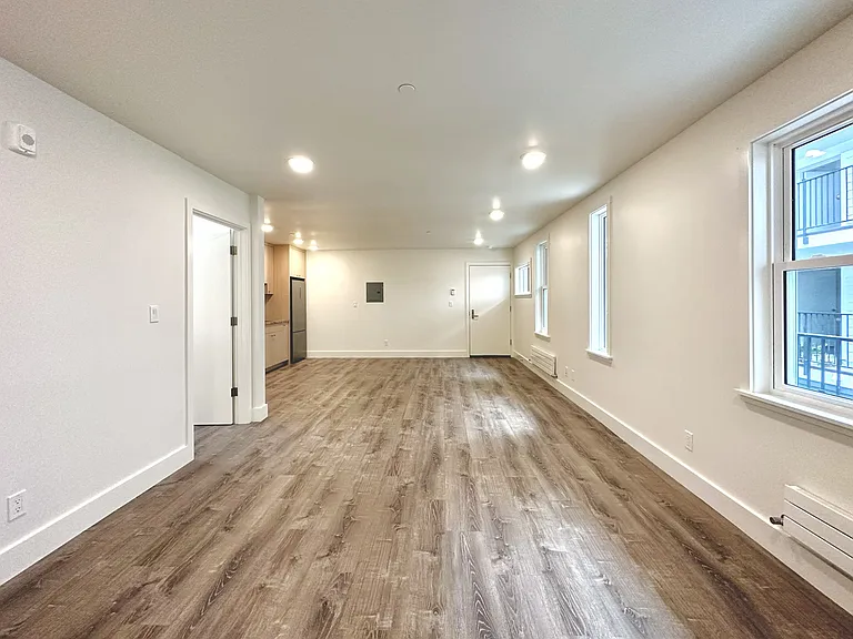 4326 Irving St #204 — Photo 8