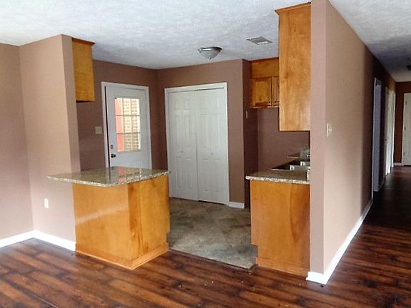 2nd image of 100 Wellington Cir
