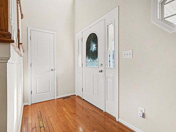 5th image of 831 Raspberry Rd