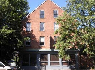 369 Main St, Hope, RI 02831