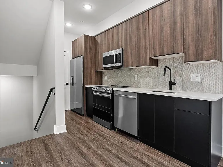 2146 N Front St #1 — Photo 1