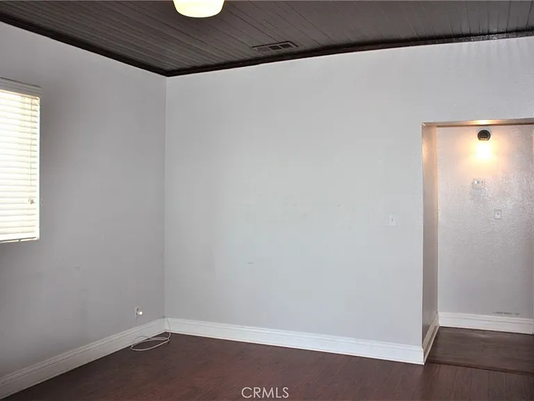 507 W State St — Photo 25