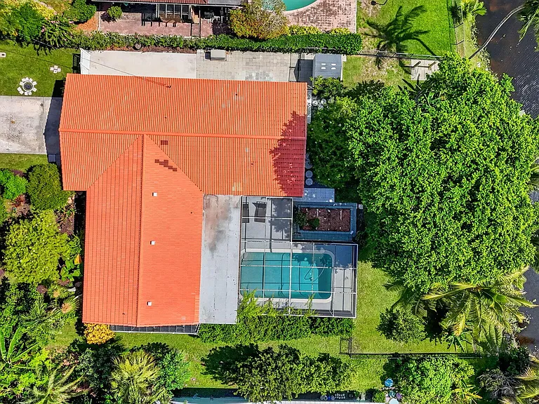 200 NW 11th Ave — Photo 3