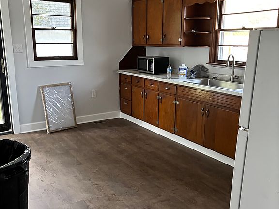 3rd image of 1853 W G St
