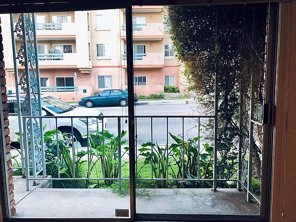 4th image of 724 N Louise St APT 2