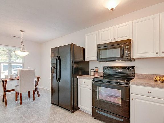 3rd image of 6334 Scottsfield Dr