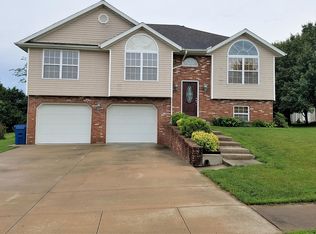 195 Crest Ave, Holts Summit, MO 65043