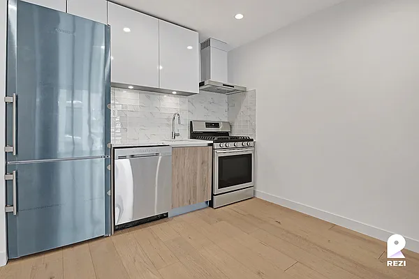 Rented by REZI | media 2