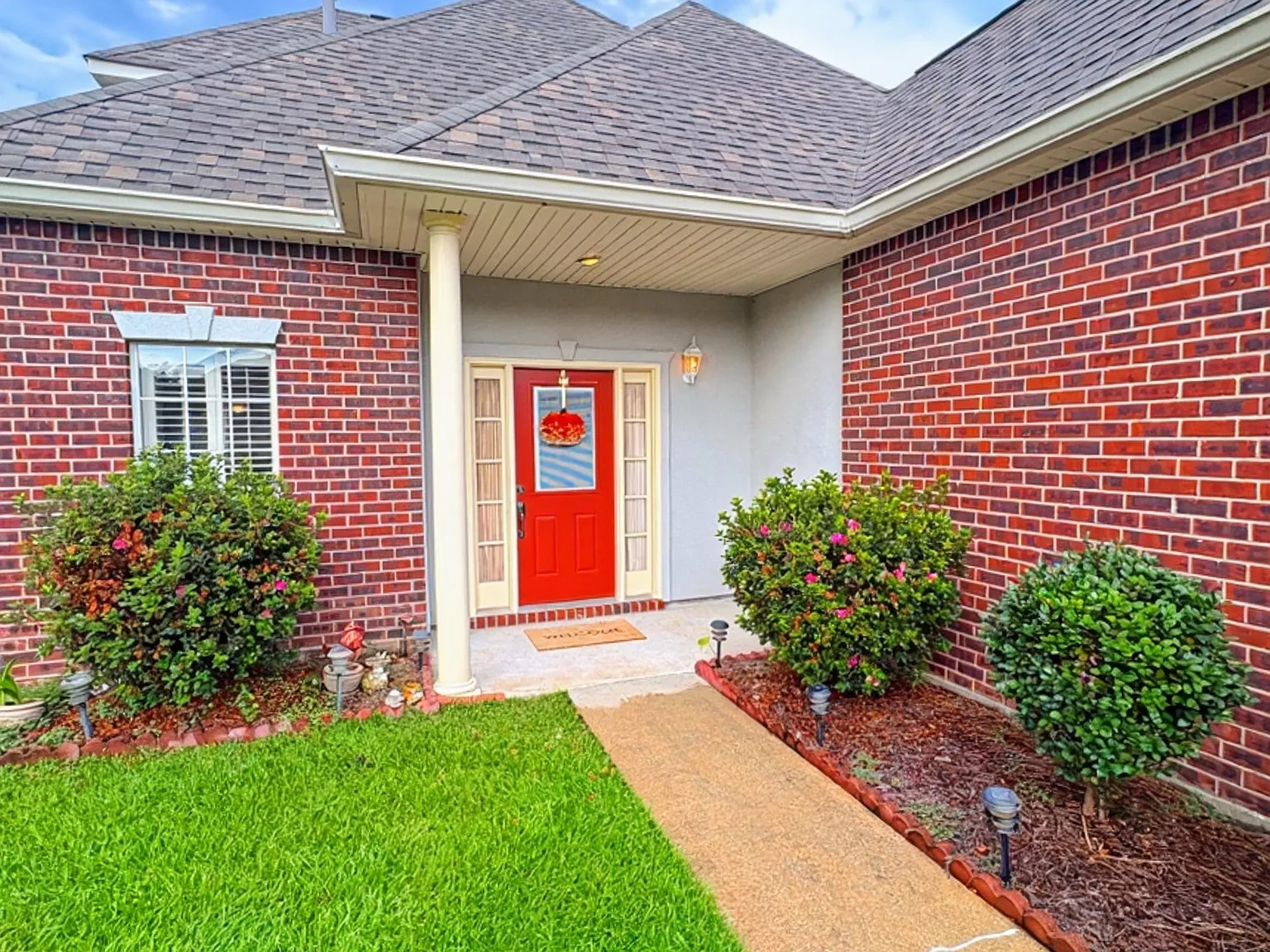 3 bed, 2.5 bath, 1521 sqft, $2,200 — Photo 2