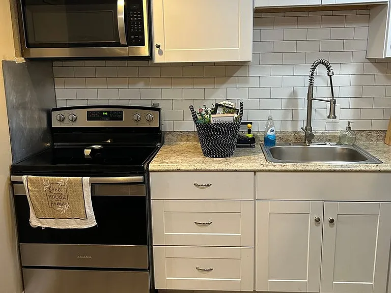 1103 W 7th St #3 — Photo 26