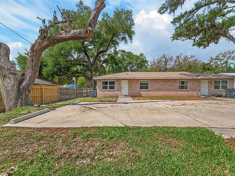 5502 Peach Ave — Photo 2