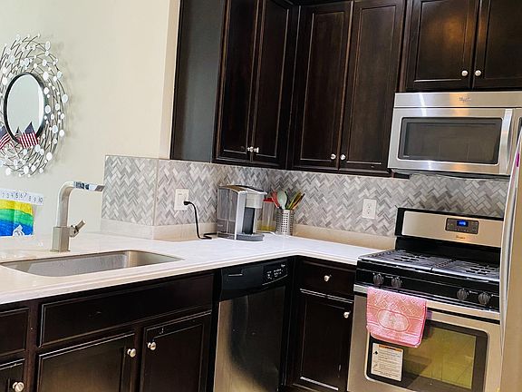 Level 1 - Kitchen with Stainless Steel Appliances