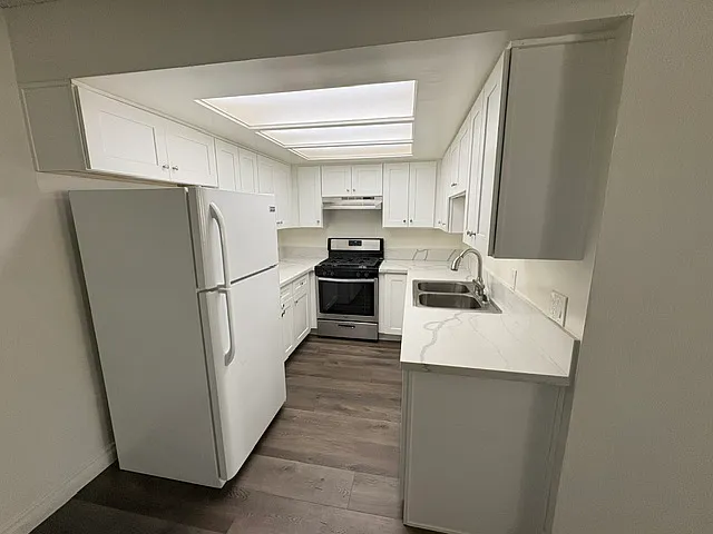 3 bed, 2.5 bath, 1200 sqft, $3,295 — Photo 2