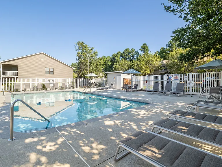 Lakehurst Apartments — Photo 23