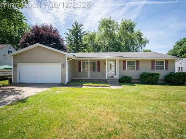 1518 Diane Dr, Flushing, MI 48433