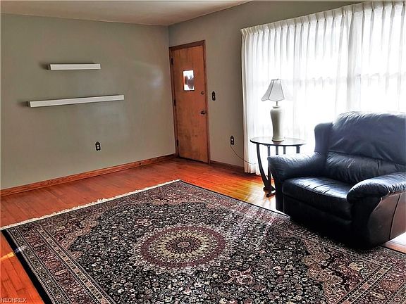 5th image of 346 Fenton Ave