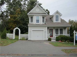 6 Village Ln, Collinsville, CT 06019