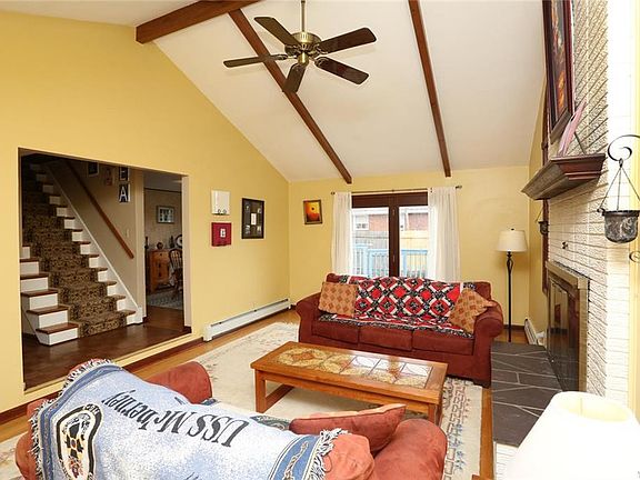 3rd image of 305 Clearfield Dr