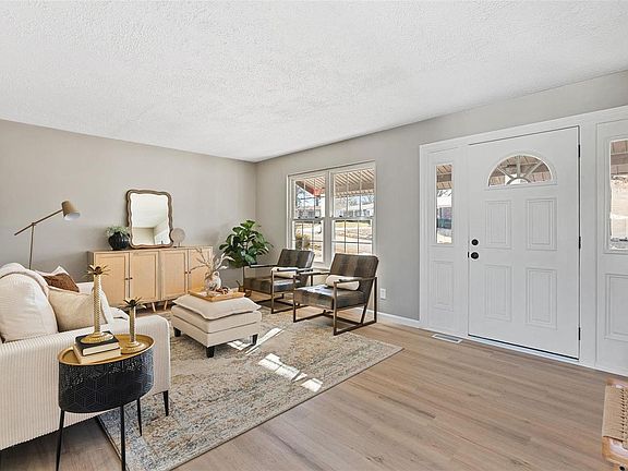 3rd image of 6501 Farm Pond Ct