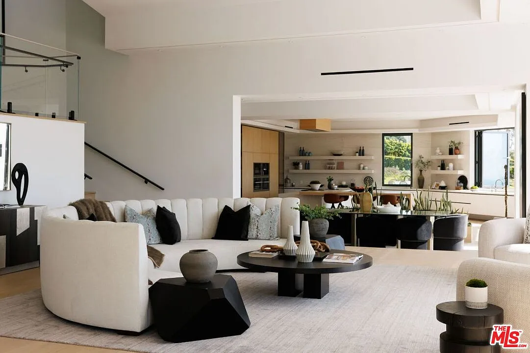 6 bed, 9.0 bath, 9351 sqft, $50,000 — Photo 4