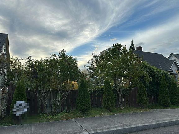 3rd image of 1414 Lombard Ave
