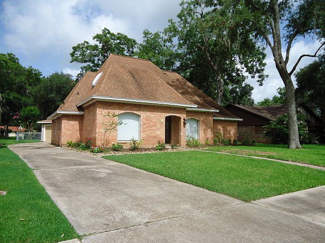 1st image of 104 Spanish Moss Ln