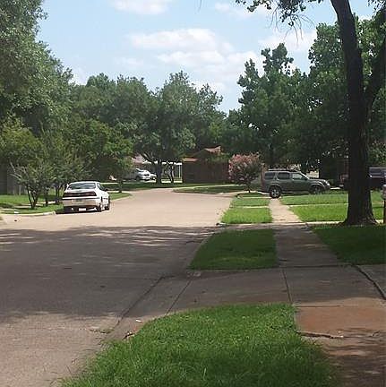 3rd image of 403 Teakwood Dr