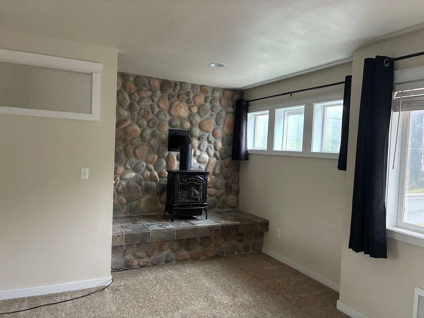 1229 E Fairhaven Ave — Photo 3