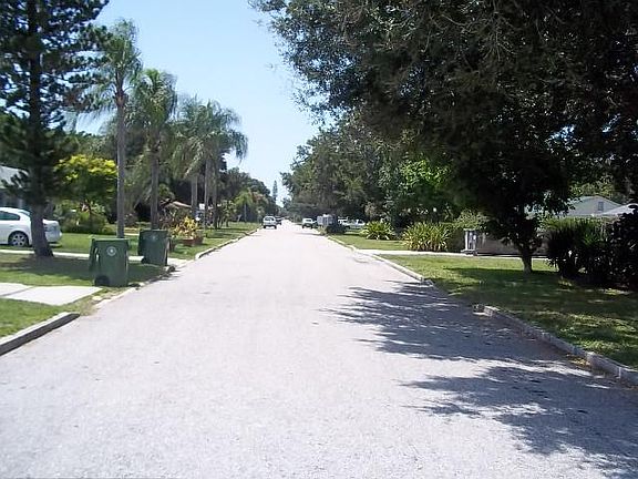 4th image of 3206 16th Ave W