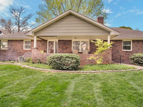 923 Santa Fe St, Newton, KS 67114